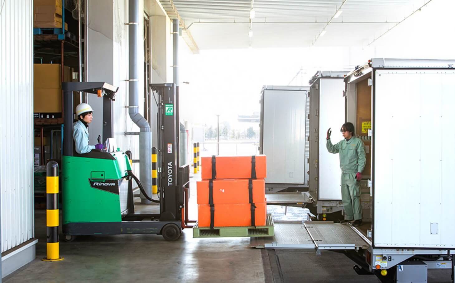 積み込み作業中の写真